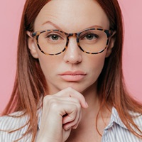 Czy okulary zmniejszają optycznie oczy?